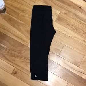 Lululemon pace rival crop.. professionally hemmed
